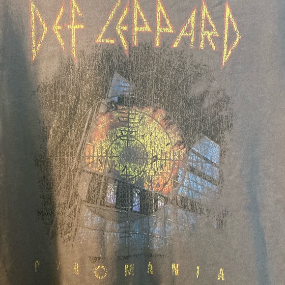 Recycled Karma 💯 Cotton Distressed Longer Sleeves Look Def Leppard Logo Tee New - Picture 3 of 16